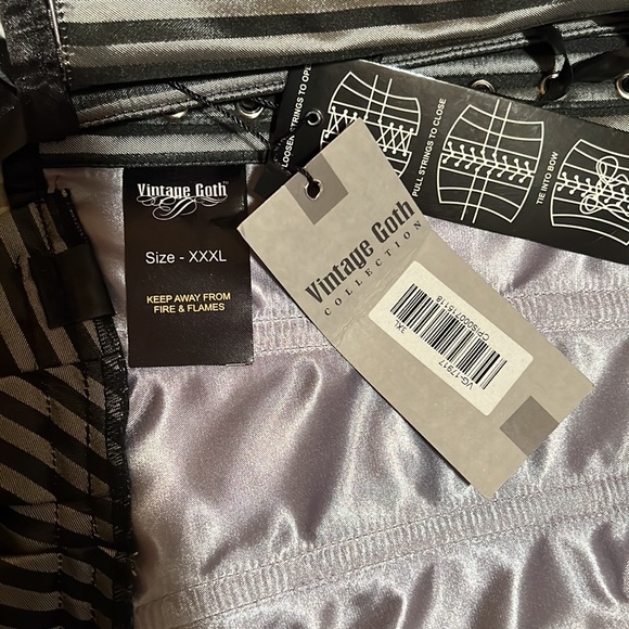 Vintage Goth Corset - Picture 3 of 3